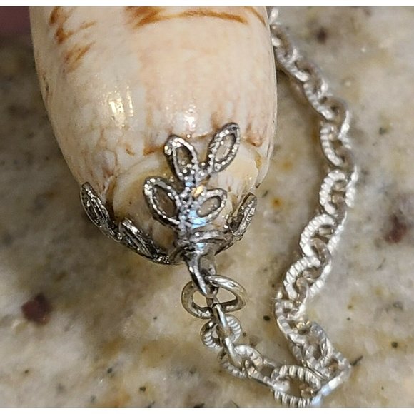 Shell Jewelry. Two Shells on Long Silver Tone Chain Vintage - Picture 6 of 12